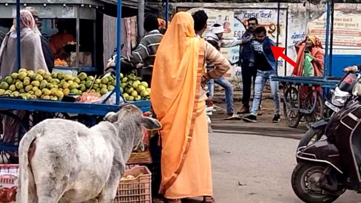 ठेले वाले और युवकों में मारपीट: महिला को टक्कर लगने से हुआ था विवाद, video viral