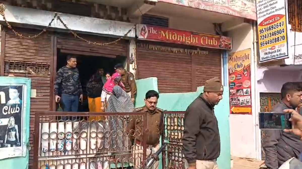 SEX RACKET: कैफे में सजी थी रंगीन रातें, संदिग्ध हालत में एक दर्जन युवक-युवतियां गिरफ्तार, आपत्तिजनक सामान बरामद, देखें VIDEO