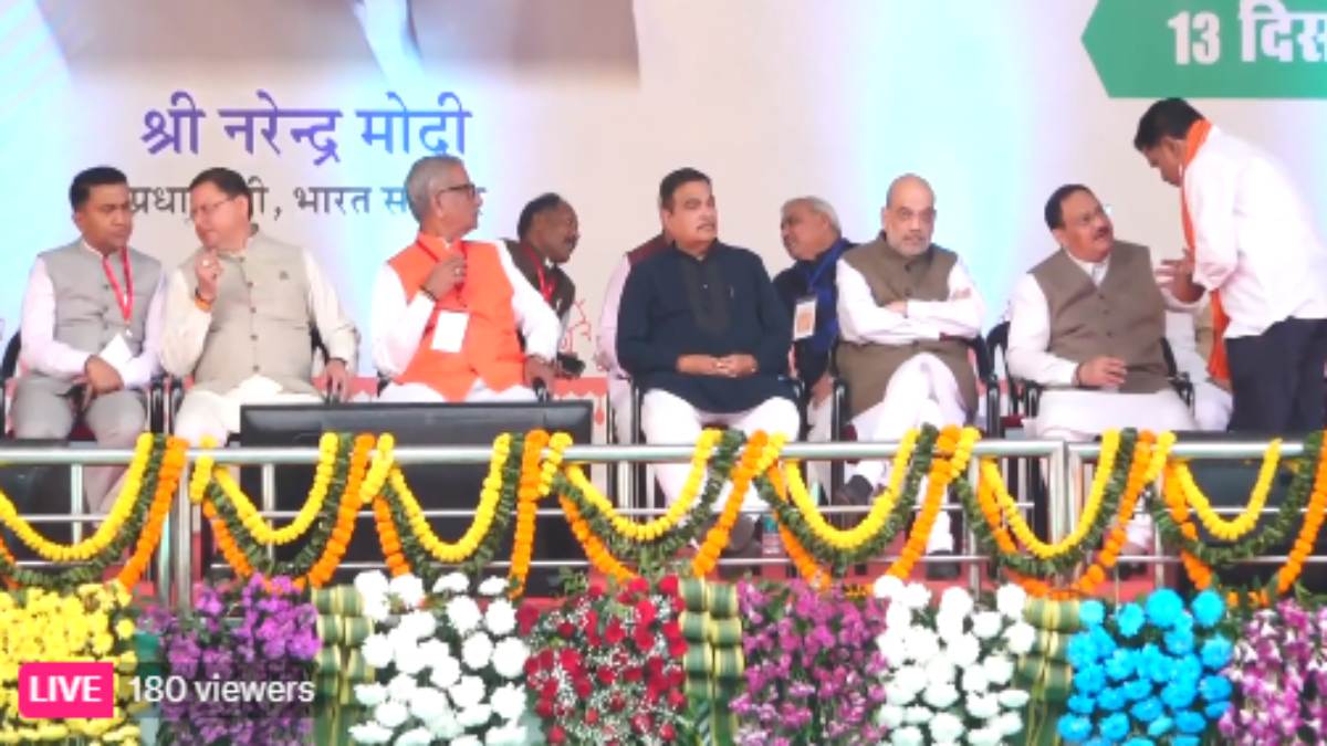 Chhattisgarh New CM Swearing in Ceremony LIVE : राज्यपाल दिला रहे मुख्यमंत्री को शपथ, देखिए लाइव
