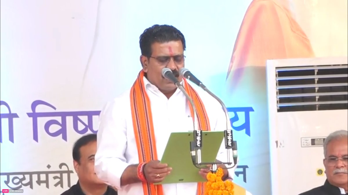 BIG BREAKING : विजय शर्मा ने ली उप-मुख्यमंत्री पद की शपथ, जानिए ऑपरेटर से राजनीतिज्ञ बनने तक का सफर…