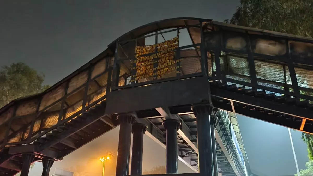 दिल्ली में नौवीं के छात्र को फुटओवर ब्रिज से फेंका, मौत