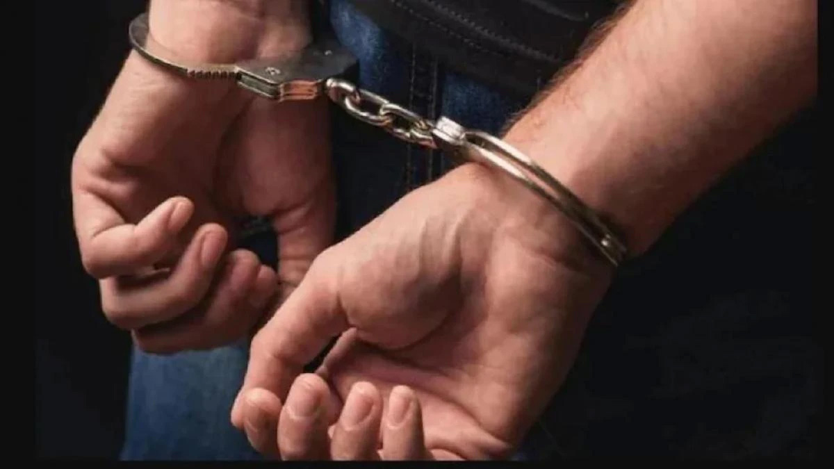 डॉक्टर से मांगी पांच लाख की रंगदारी, पांच गिरफ्तार