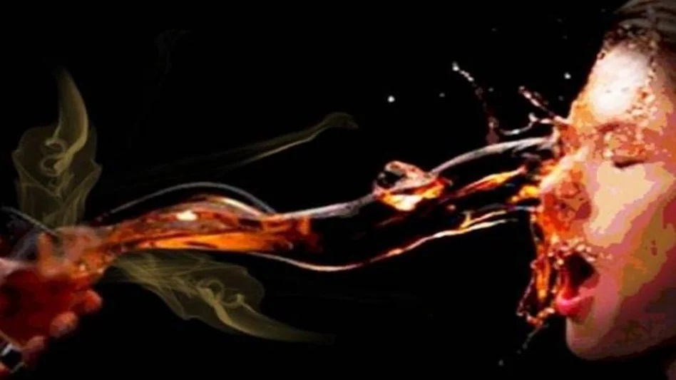 ‘हमसे बात करो नहीं तो तेजाब से जला देंगे चेहरा’