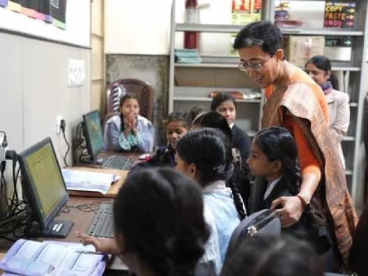 शिक्षा मंत्री ने सरकारी स्कूल का किया निरीक्षण