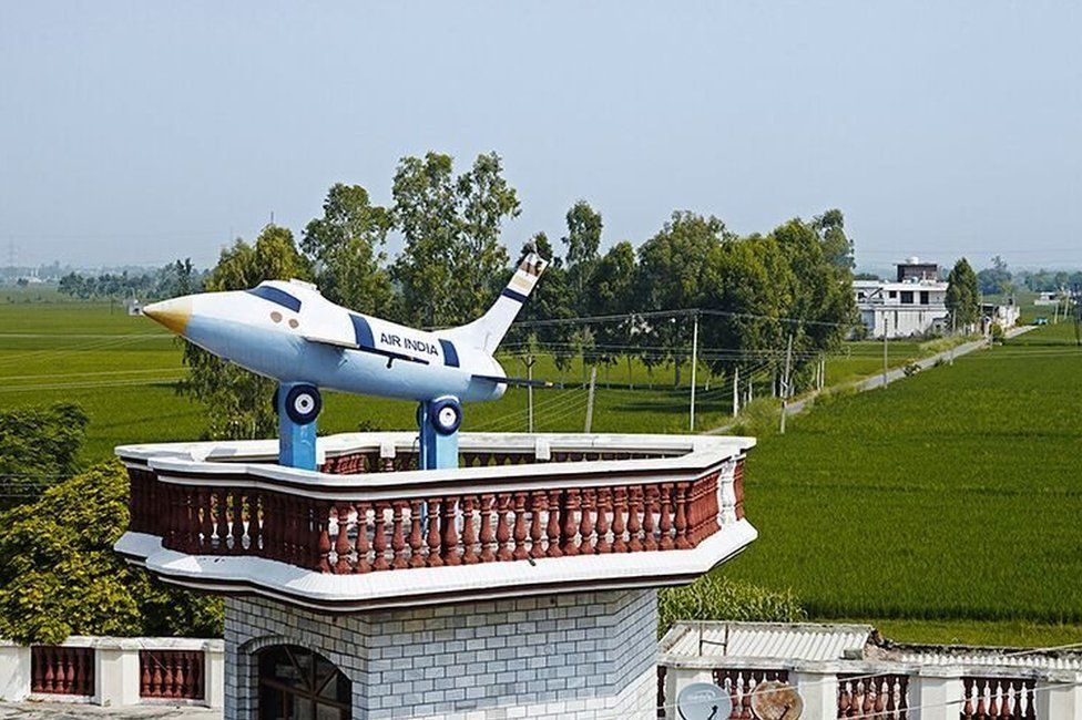 Punjab : एक गांव ऐसा जहां हर घर की छत पर हवाई जहाई