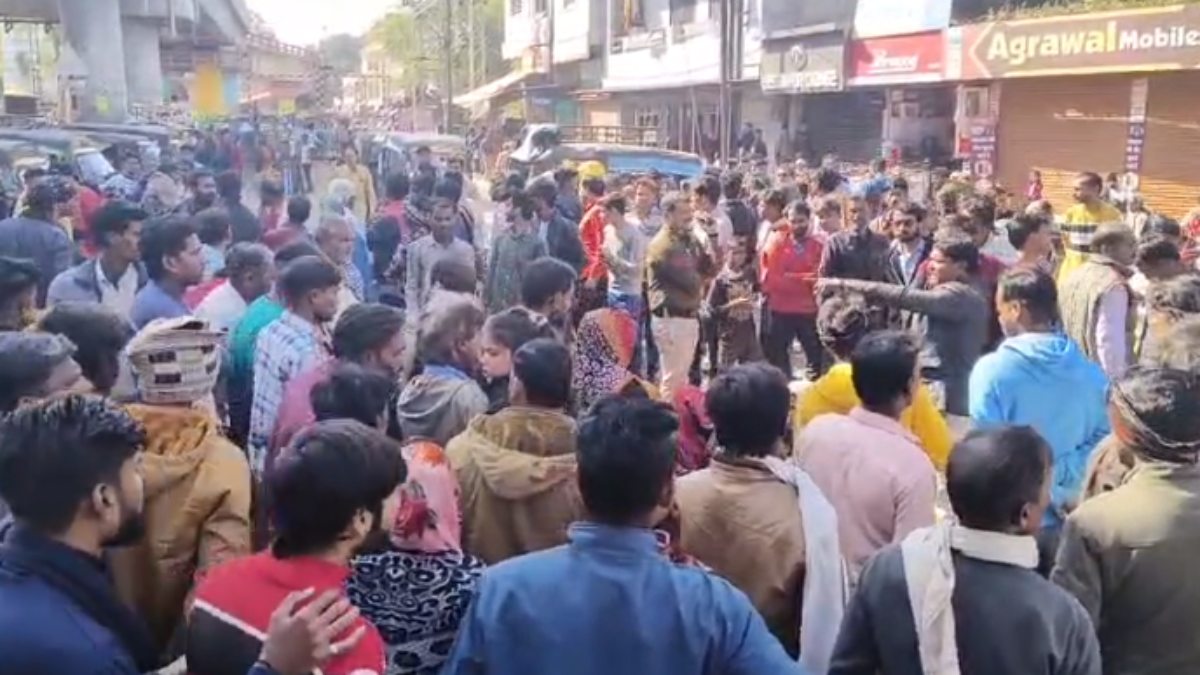 लोडिंग वाहन ने 9 साल के बच्चे को रौंदा, मौके पर मौत, शव रखकर ग्रामीणों ने किया चक्का जाम 