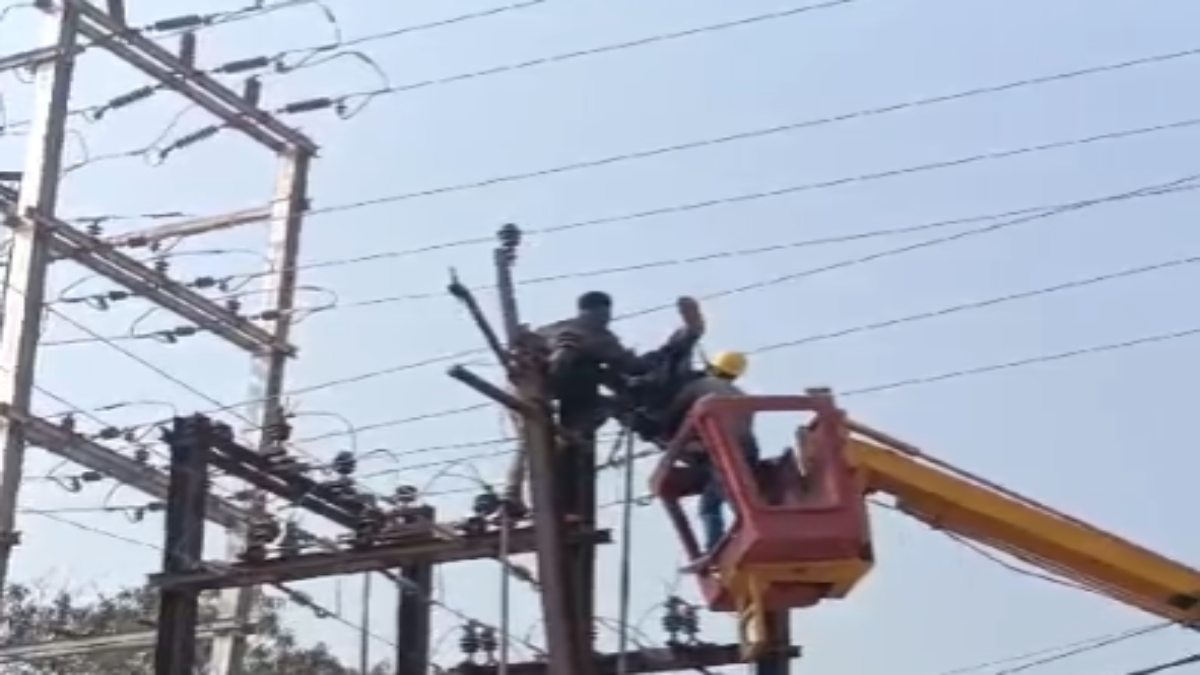 Bhopal News: हाईटेंशन लाइन की चपेट में आया युवक, बिजली के खंभे पर ही हो गई मौत