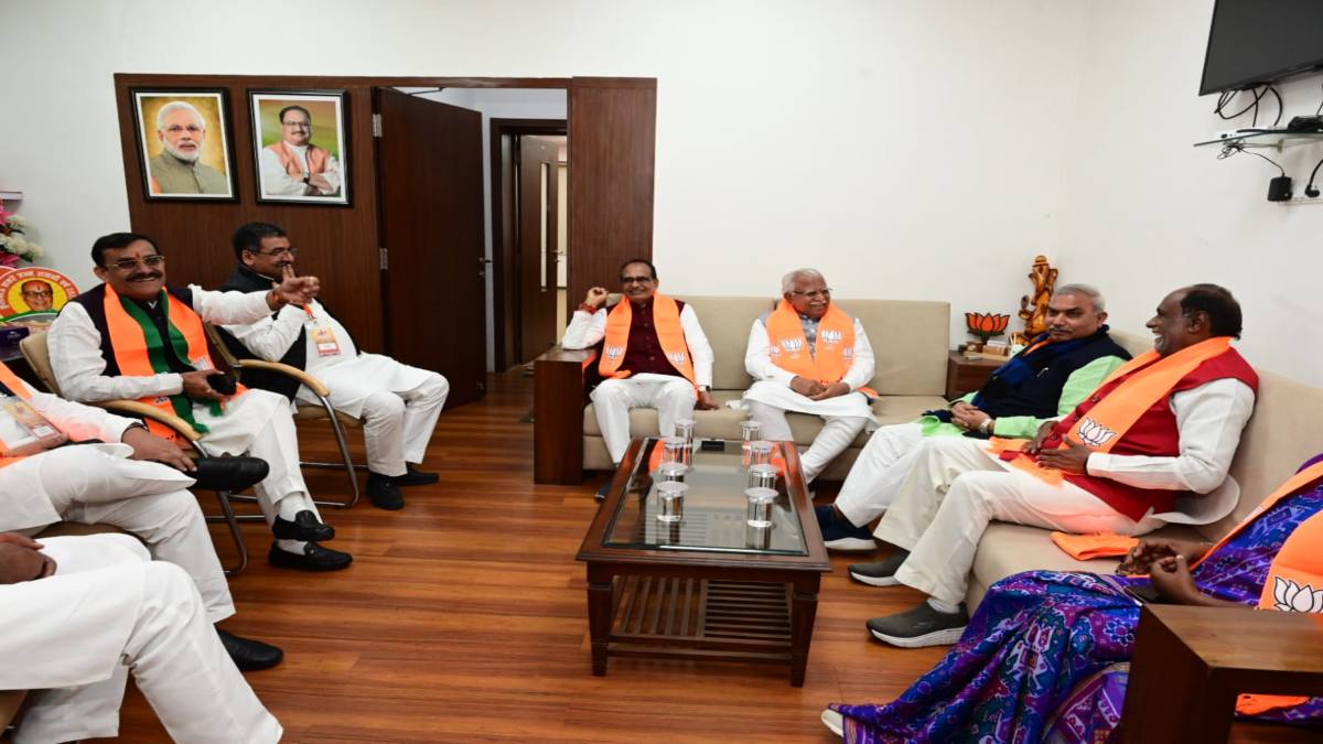 MP CM Announcement today: BJP कार्यालय में विधायक दल से पहले दिग्गजों की बैठक, पर्यवेक्षकों के साथ CM शिवराज समेत संगठन के अन्य नेता मौजूद