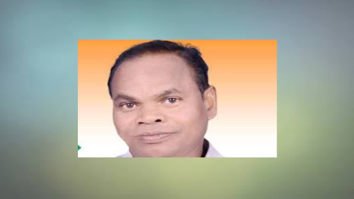 नगर पालिका के पूर्व अध्यक्ष की दबंगई: कर्मचारी से गाली-गलौज कर कार्यालय में घुसकर मारने की दी धमकी, राशन कार्ड बनाने के लिए बना रहा था दबाव