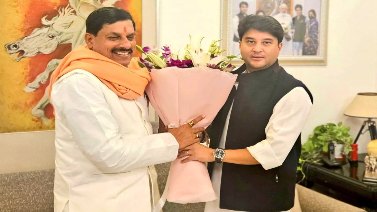 CM डॉ. मोहन यादव ने की केंद्रीय मंत्री सिंधिया से मुलाकात, कई अहम मुद्दों पर हुई चर्चा
