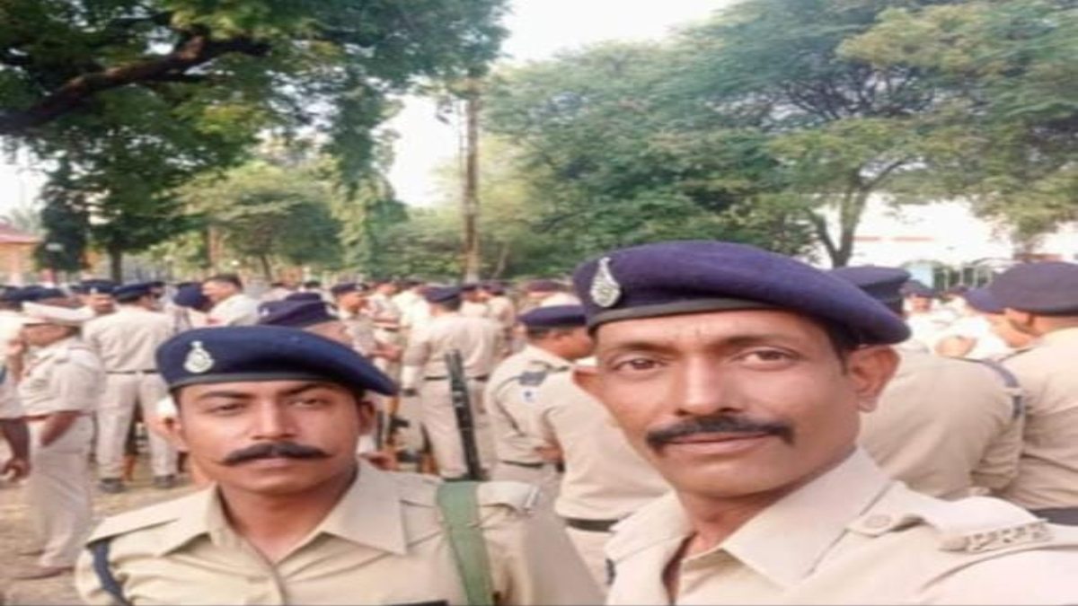 रक्षक बने भक्षक: दो पुलिसकर्मियों की उतरी वर्दी, अपने ही थाने के हवालात में हुए बंद, जानिए क्या है पूरा मामला 