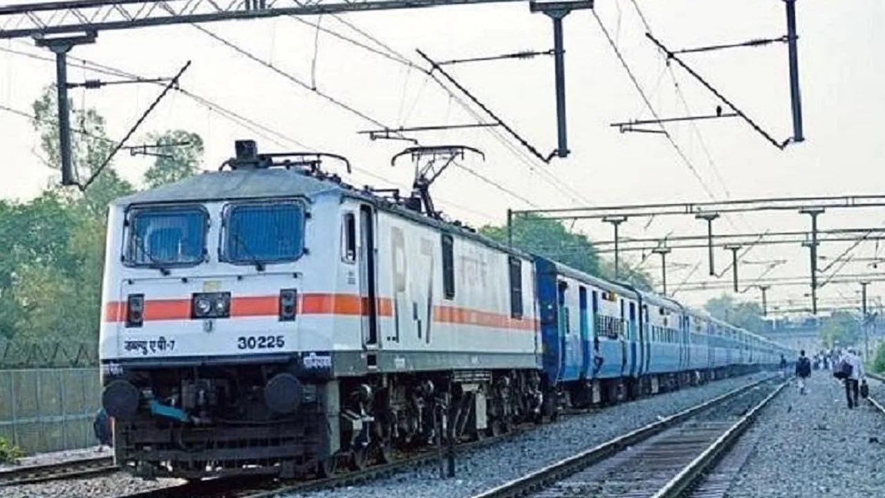 Rajasthan News: होली त्योहार पर रेल यात्रियों को मिली सौगात, उदयपुर से चलेंगी 3 स्पेशल ट्रेनें