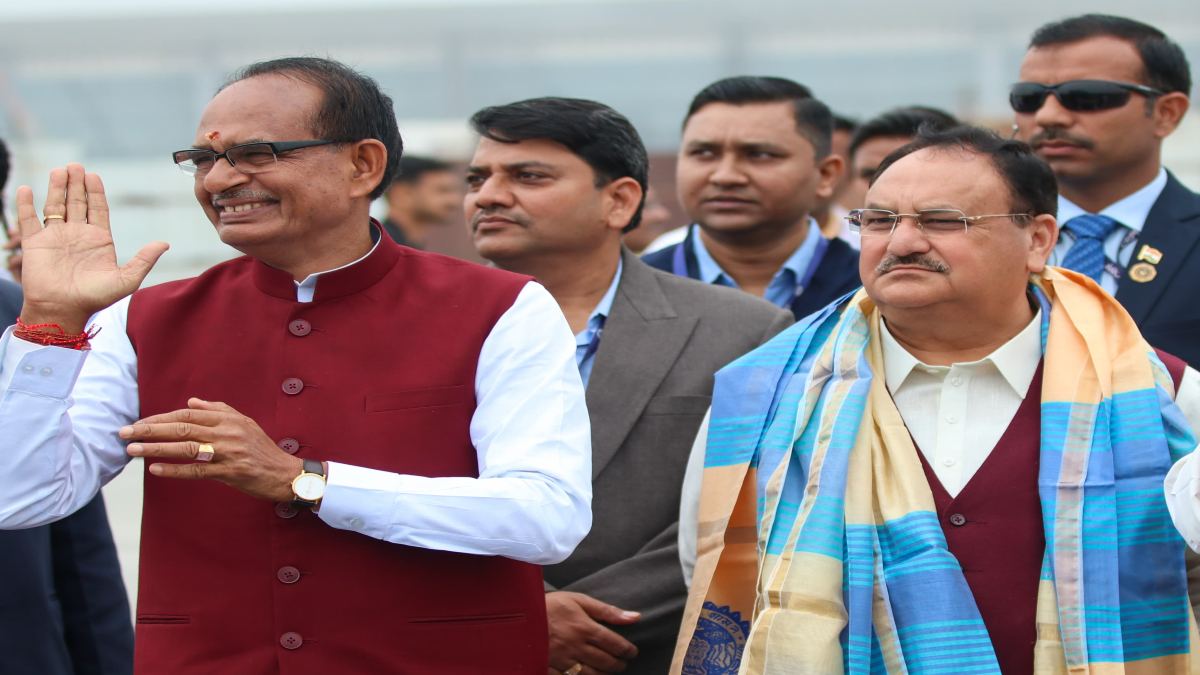 ‘एग्जिट पोल’ के बाद बढ़ी सियासी हलचल: BJP राष्ट्रीय अध्यक्ष पहुंचे ग्वालियर: शिवराज और सिंधिया ने किया स्वागत, नड्डा के दौरे के जानें सियासी मायने ?