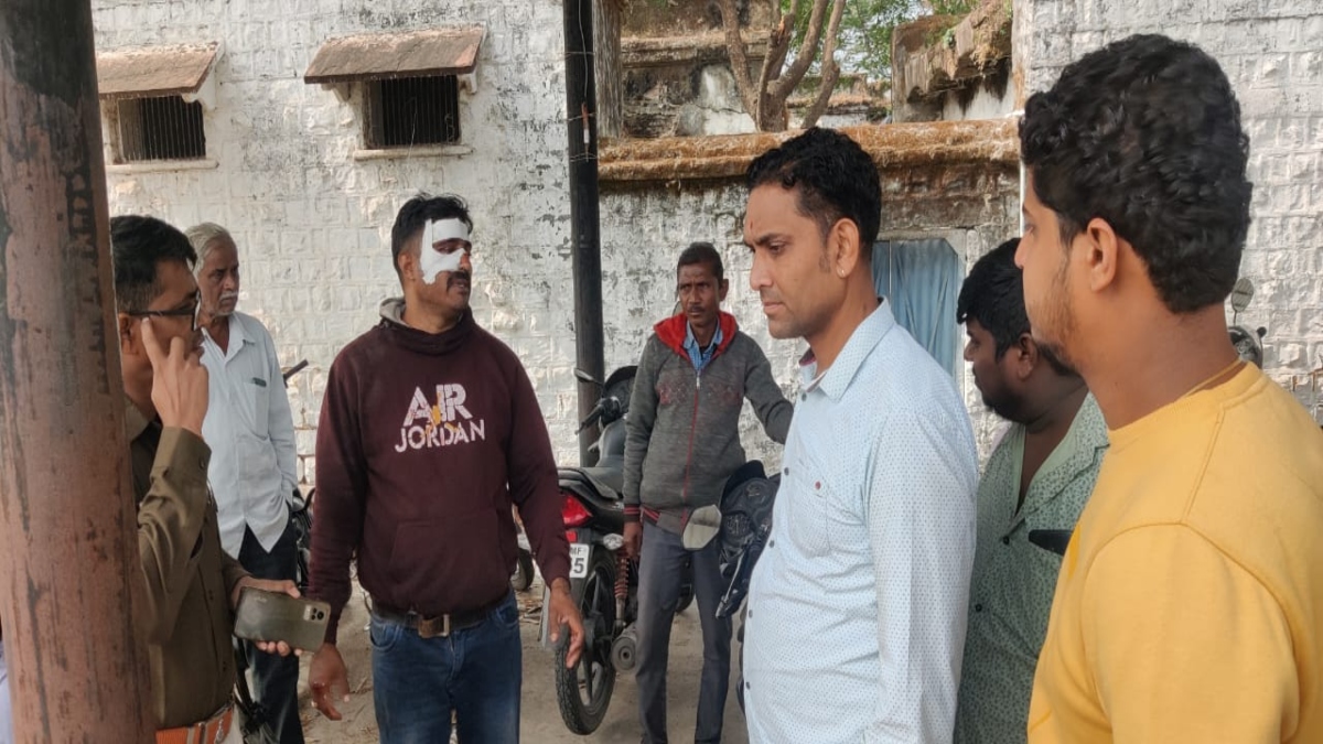 अनाज व्यापारी से दिनदहाड़े लाखों की लूट: हथियारबंद बदमाशों ने दिया वारदात को अंजाम, लोगों में दहशत 