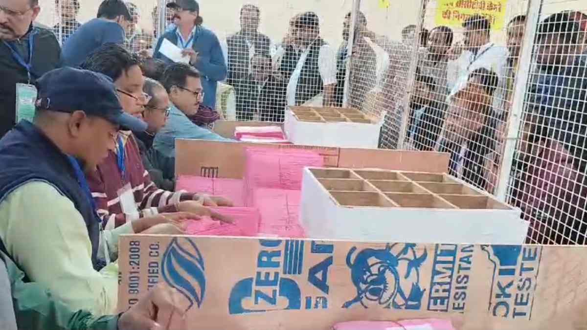 MP विधानसभा चुनाव के रुझान आए सामने: दतिया से नरोत्तम मिश्रा पीछे, दिमनी से नरेंद्र तोमर की बढ़त, ग्वालियर, छतरपुर और निवाड़ी में जानिए कौन कहां से आगे