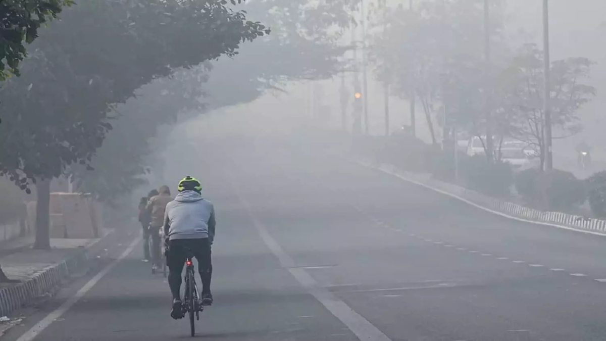 MP Weather Update: उत्तर भारत से आने वाली सर्द हवाओं ने बढ़ाई ठिठुरन, इन जिलों में छाया रहेगा कोहरा, ठंड को लेकर मौसम विभाग ने जारी किया अलर्ट 