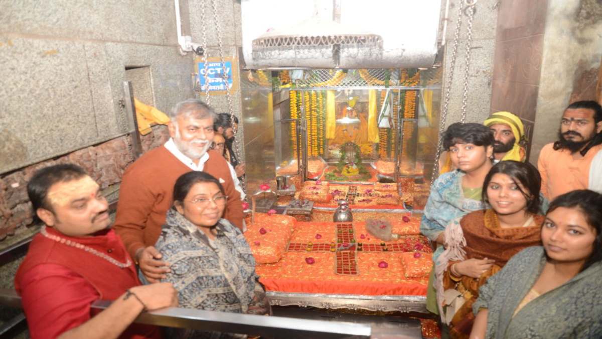 तीर्थनगरी ओंकारेश्वर पहुंचे कैबिनेट मंत्री प्रह्लाद पटेल, सपरिवार भगवान भोलेनाथ का किया पूजन