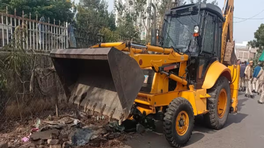 Rajasthan News: लगातार मिल रही थी शिकायत, अवैध मीट दुकानों पर चला सरकार का बुलडोजर