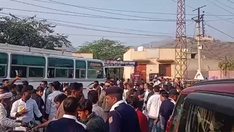 Rajasthan News: अजमेर में सड़क पर मौत बनकर दौड़ी बेकाबू बस, 3 की मौके पर हुई मौत