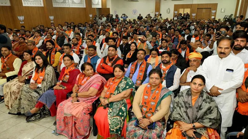 Rajasthan News: जयपुर में विधायकों ने डाला डेरा, कर रहे हैं एक फोन कॉल का इंतजार