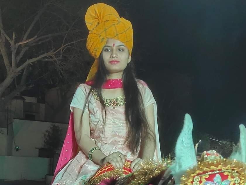 Rajasthan News: अपनी बेटी को घोड़ी पर बैठा धूमधाम से निकाली बिंदोरी