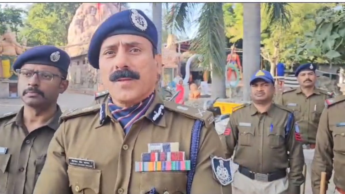 सीएम के निर्देश का कितना असर ? अमानक लाउडस्पीकर व खुले में मांस बिक्री की जमीनी हकीकत जानने ADGP और SP पहुंचे ग्राउंड जीरो  