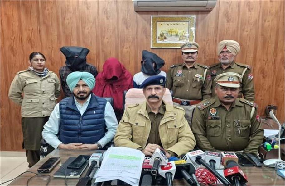 STF ने की डेढ़ किलो हेरोइन बरामद, महिला समेत तीन नशा तस्कर भी गिरफ्तार