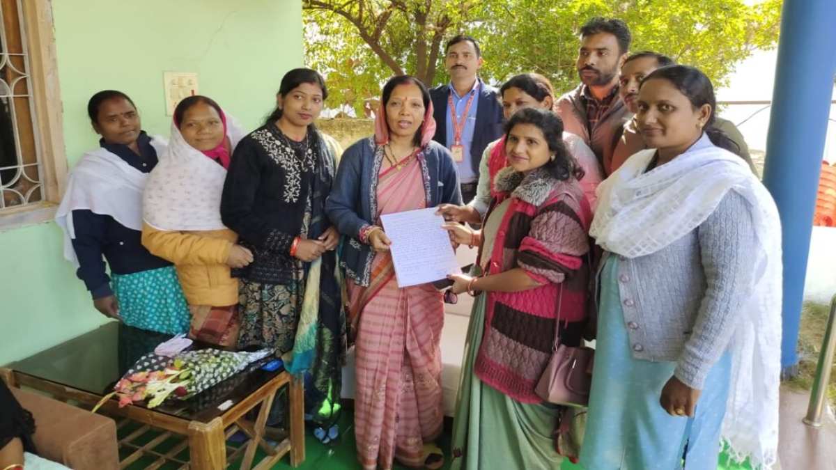 CM विष्णुदेव साय की पत्नी से संशोधन प्रभावित शिक्षकों ने की मुलाकात, समस्याओं से कराया अवगत, मिला आश्वासन