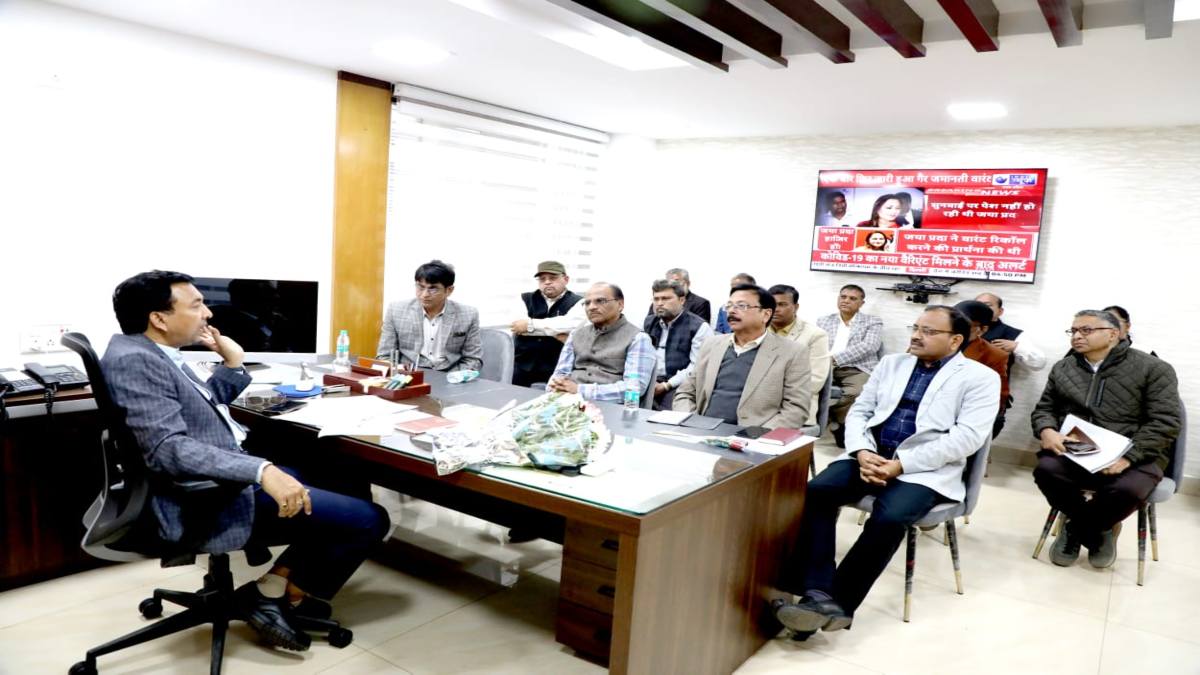 जनसंपर्क आयुक्त विवेक पोरवाल ने पदभार किया ग्रहण, अधिकारियों की ली बैठक