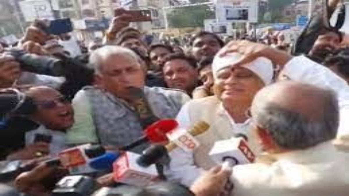 दिग्विजय ने दलित विधायक के मुंह पर पोती कालिखः बीजेपी ने बताया निंदनीय, बोलीं- दिग्गी को माफी मांगना चाहिए