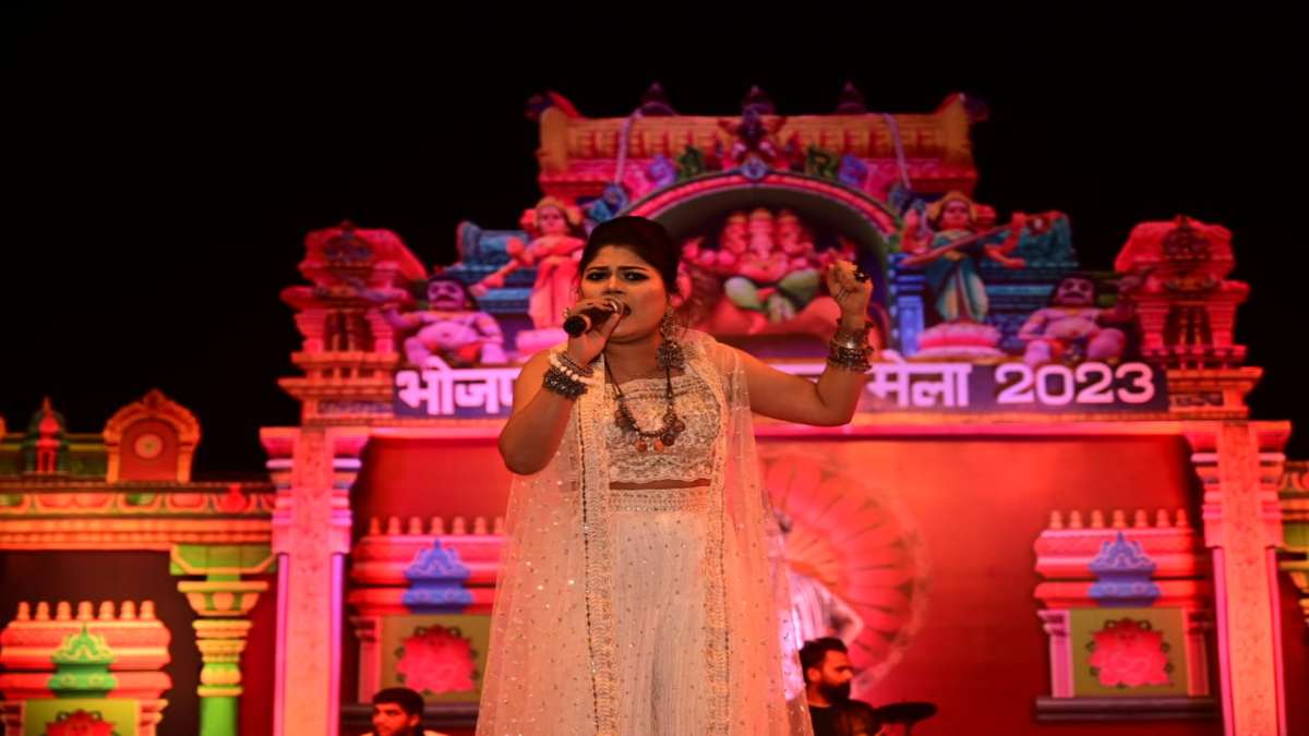 भोजपाल महोत्सव मेला: सांस्कृतिक मंच पर वैशाली ने दी रंगारंग प्रस्तुति, रश्के कमर, पिया रे पिया से बांधा समा