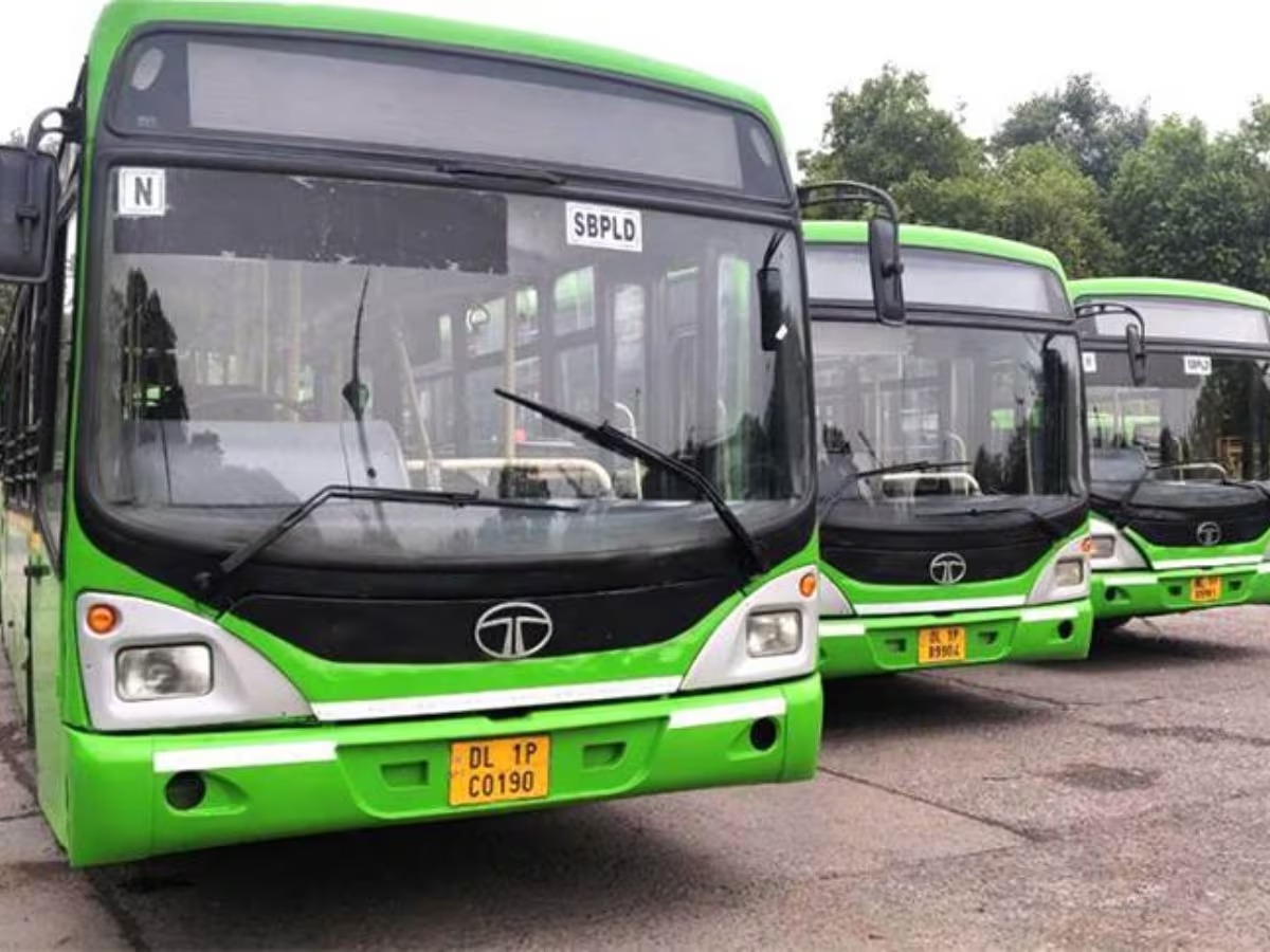 Delhi वालों के लिए खुशखबरी! मेट्रो ही नहीं DTC बस में भी अब WhatsApp से मिलेगी टिकट, जानें कैसे?