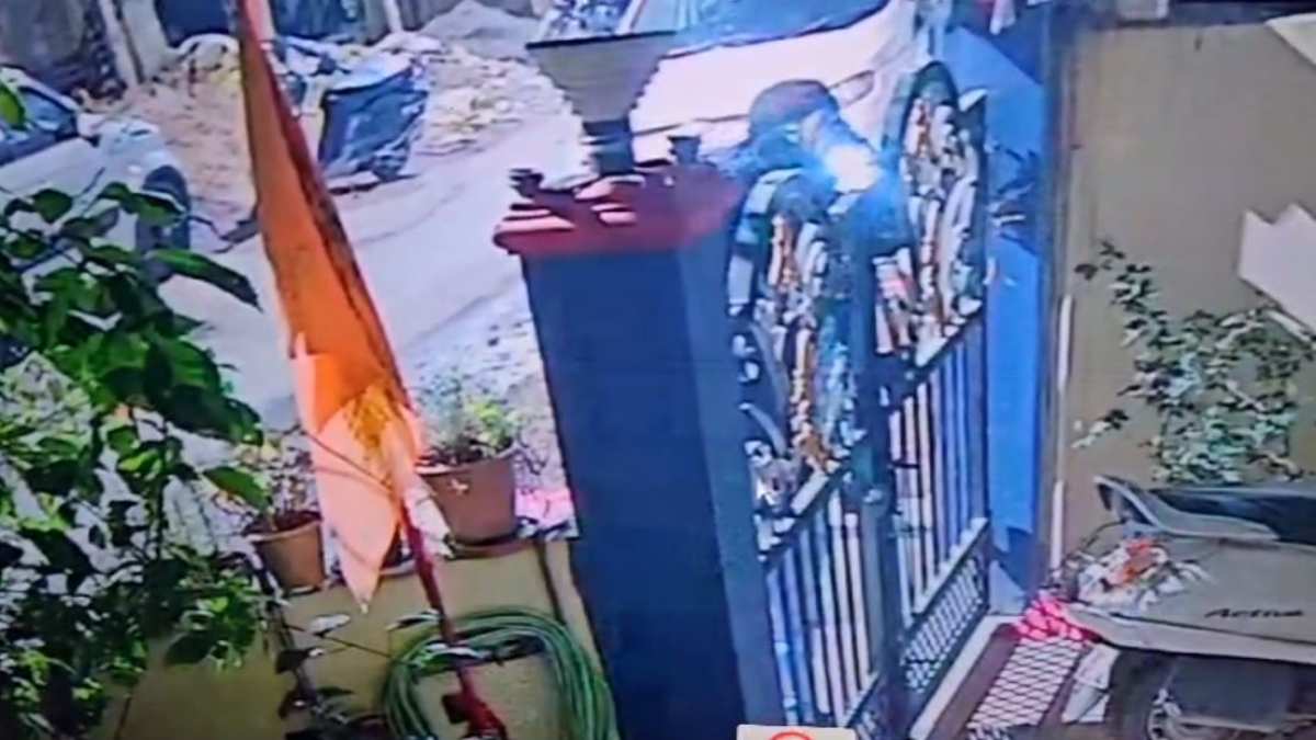 काला कपड़ा गैंग सक्रियः घर से लाखों के जेवरात पर किया हाथ साफ, चोरी की वारदात CCTV कैमरे में कैद