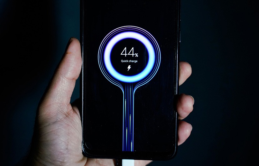 Smartphone चार्जिंग के दौरान भूलकर भी न करें ये गलतियां, हो सकता है बड़ा नुकसान