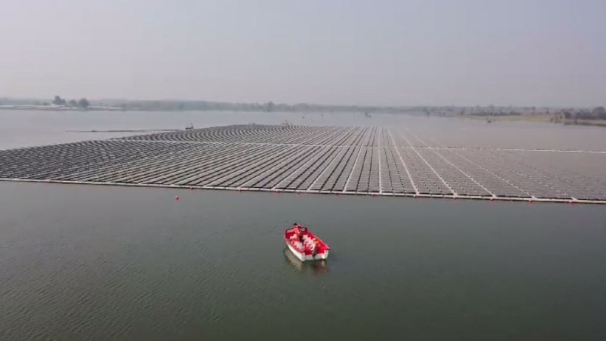 MP के खंडवा में बन रहा विश्व का सबसे बड़ा सोलर फ्लोटिंग प्लांट, पानी पर तैरते पैनल से बनेगी 600 मेगावॉट बिजली
