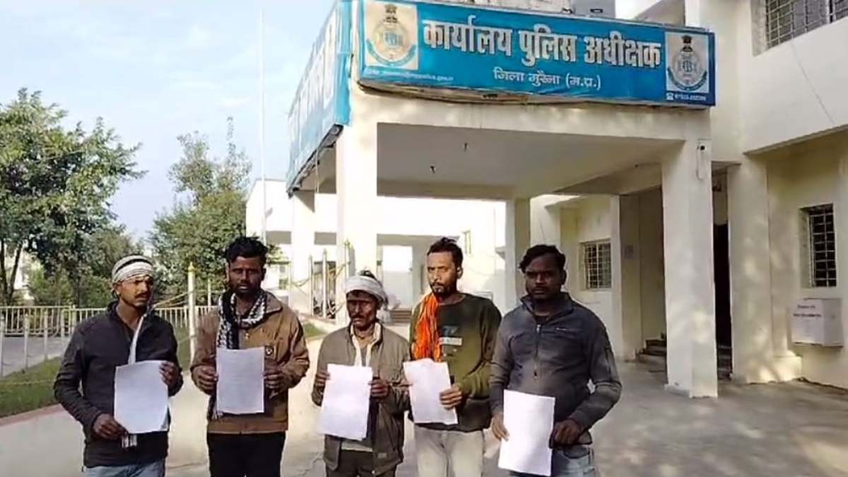 युवाओं ने लगाएं बैंक मैनेजर व दलाल पर धोखाधड़ी का आरोप, एसपी ऑफिस पहुंचकर की ठगी की शिकायत