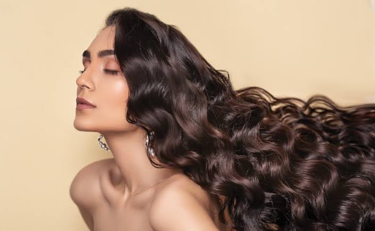 Hair Care Tips: बालों को बनाना है मजबूत, शाइनी और सुंदर, तो डाइट में शामिल करें ये विटामिन्स और मिनरल्स…