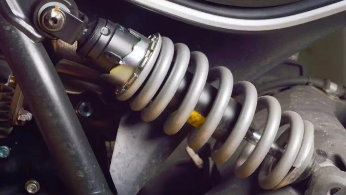 Bike Care Tips : अपनी बाइक के सस्पेंशन की बढ़ाएं लाइफ, मेंटेनेंस के लिए अपनाएं ये टिप्स