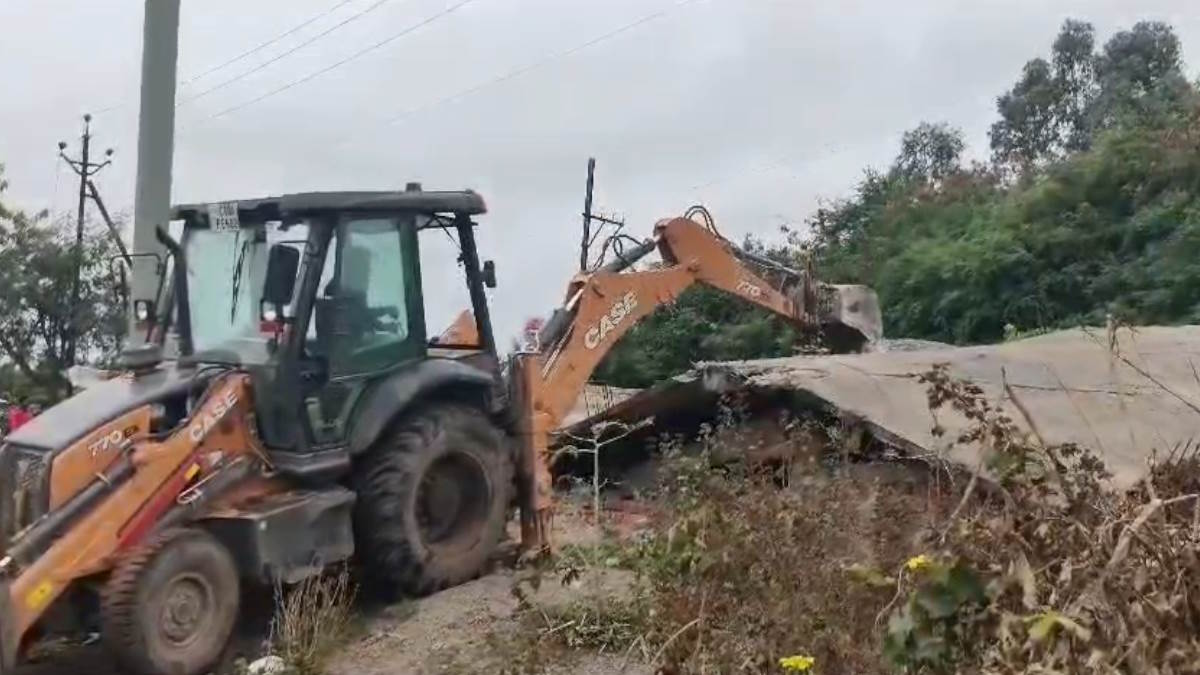बुलडोजर कार्रवाई के साथ राजेश मूणत ने उठाया सवाल, कहा- यह अधिकारियों की थी जिम्मेदारी, किसका था उन पर दबाव…