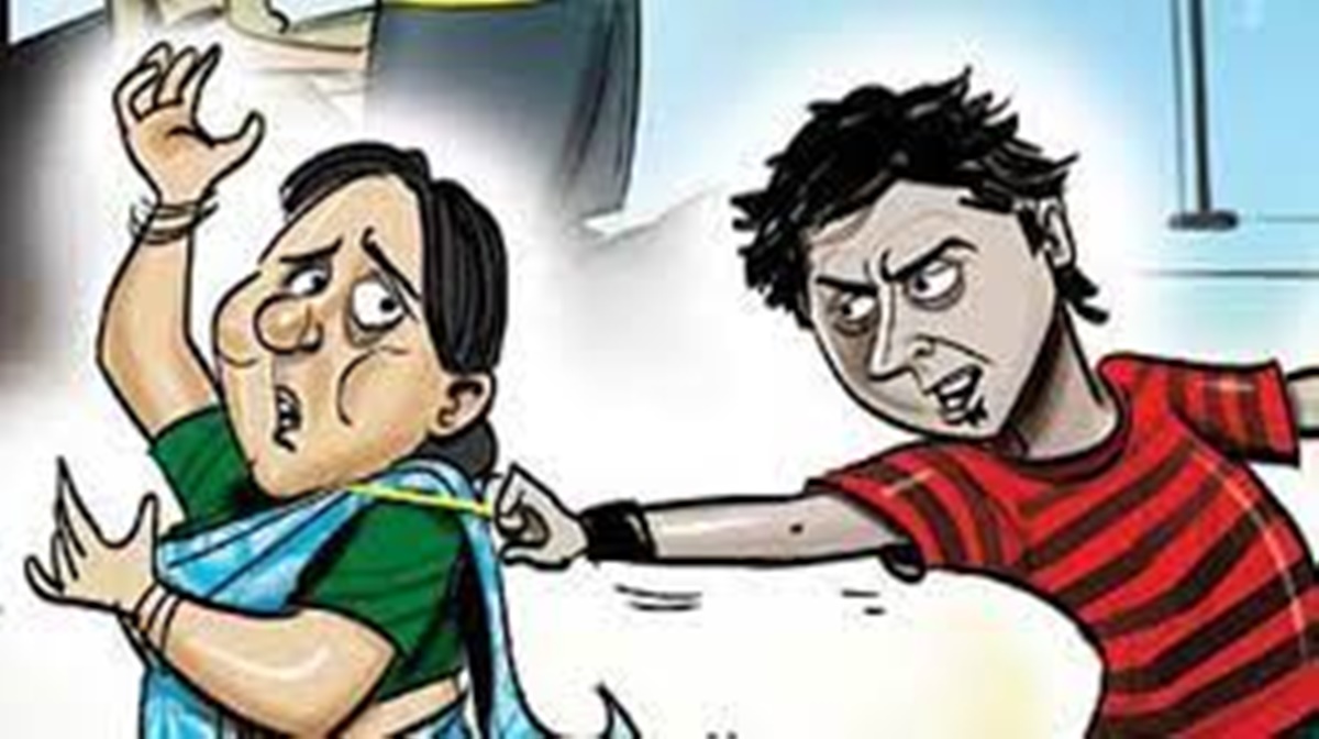 बुजुर्ग महिला के गले से चेन छीनकर भागा बदमाश: पुलिस ने घेराबंदी कर फौरन पकड़ा, महिला ने की पुलिस टीम की सराहना