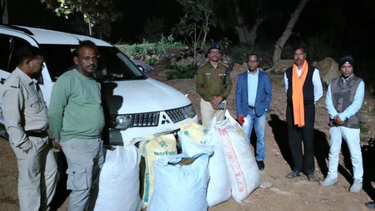 लक्जरी एसयूपी में हो रही थी गांजा की तस्करी, पुलिस के पहुंचने से पहले ही गाड़ी छोड़ भागे तस्कर…