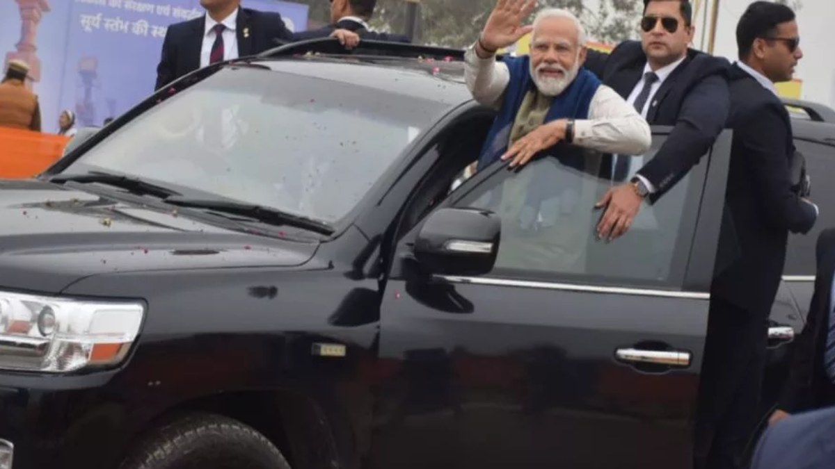 PM मोदी पहुंचे अयोध्‍या, रोड शो शुरू, अंतरराष्ट्रीय हवाई अड्डे का करेंगे उद्घाटन, 15,700 करोड़ की देंगे सौगात