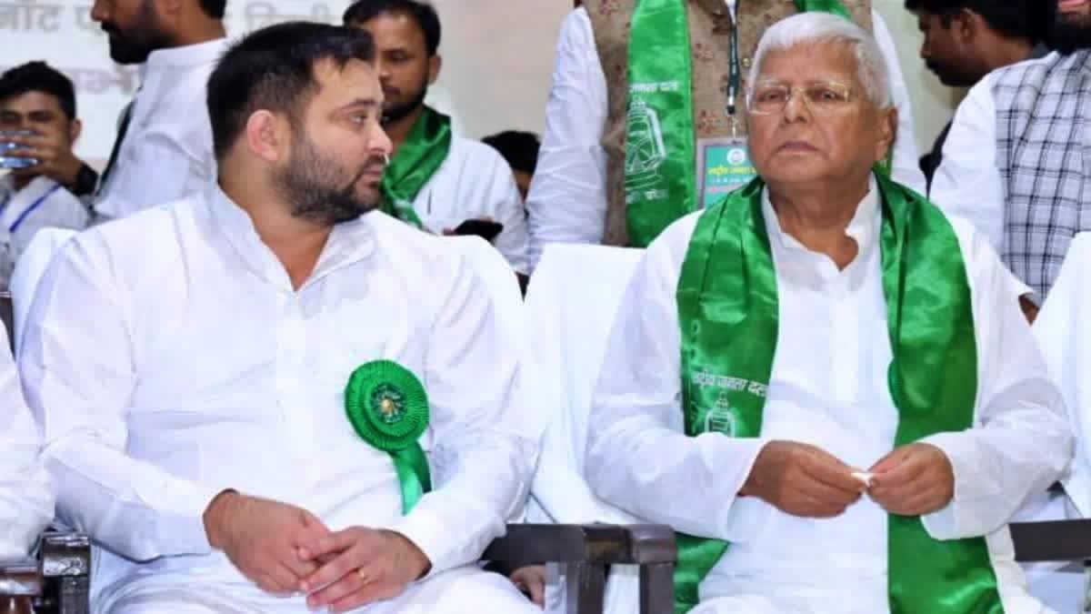 यादव परिवार की बढ़ी मुश्किलें : लालू प्रसाद और तेजस्वी को ED ने जारी किया समन, नौकरी के बदले जमीन मामले में होगी पूछताछ