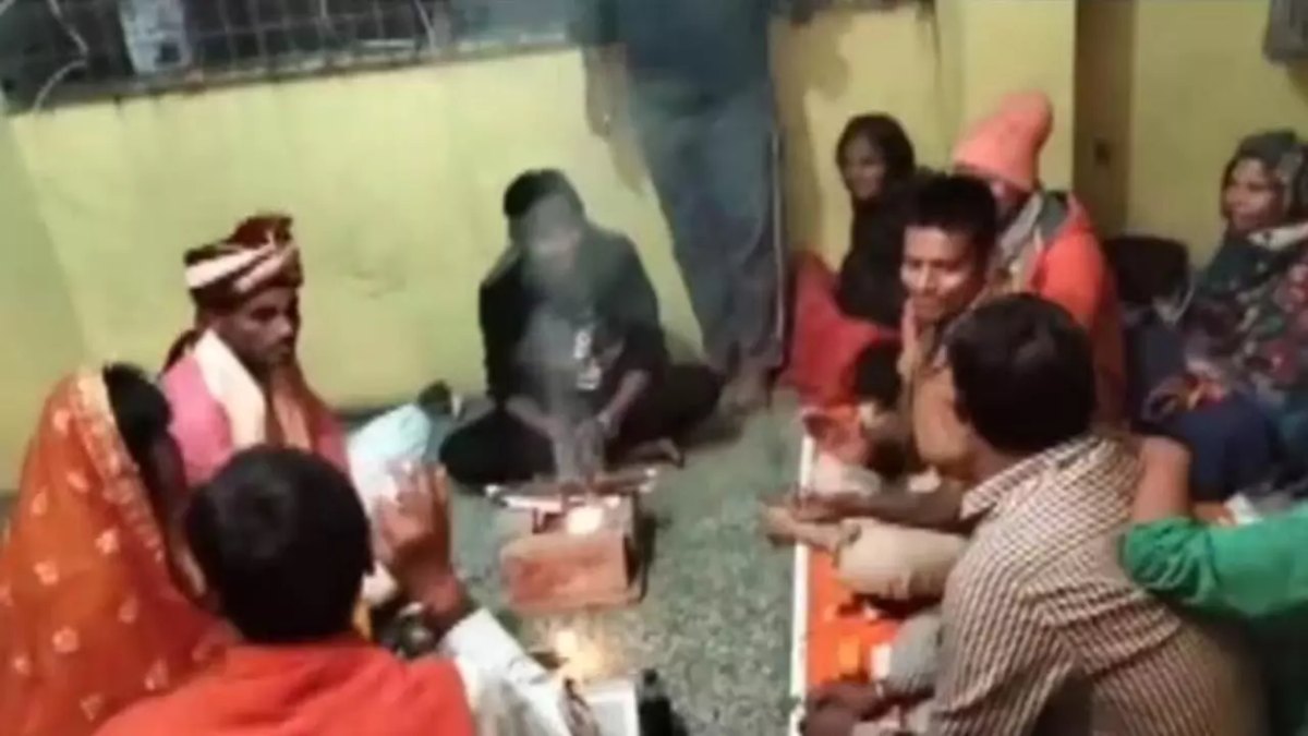 Facebook पर बिहार के पुलिस जवान को UP की युवती से हुआ Love, प्रेमिका पहुंची प्रेमी के पास, थाने में हुई शादी