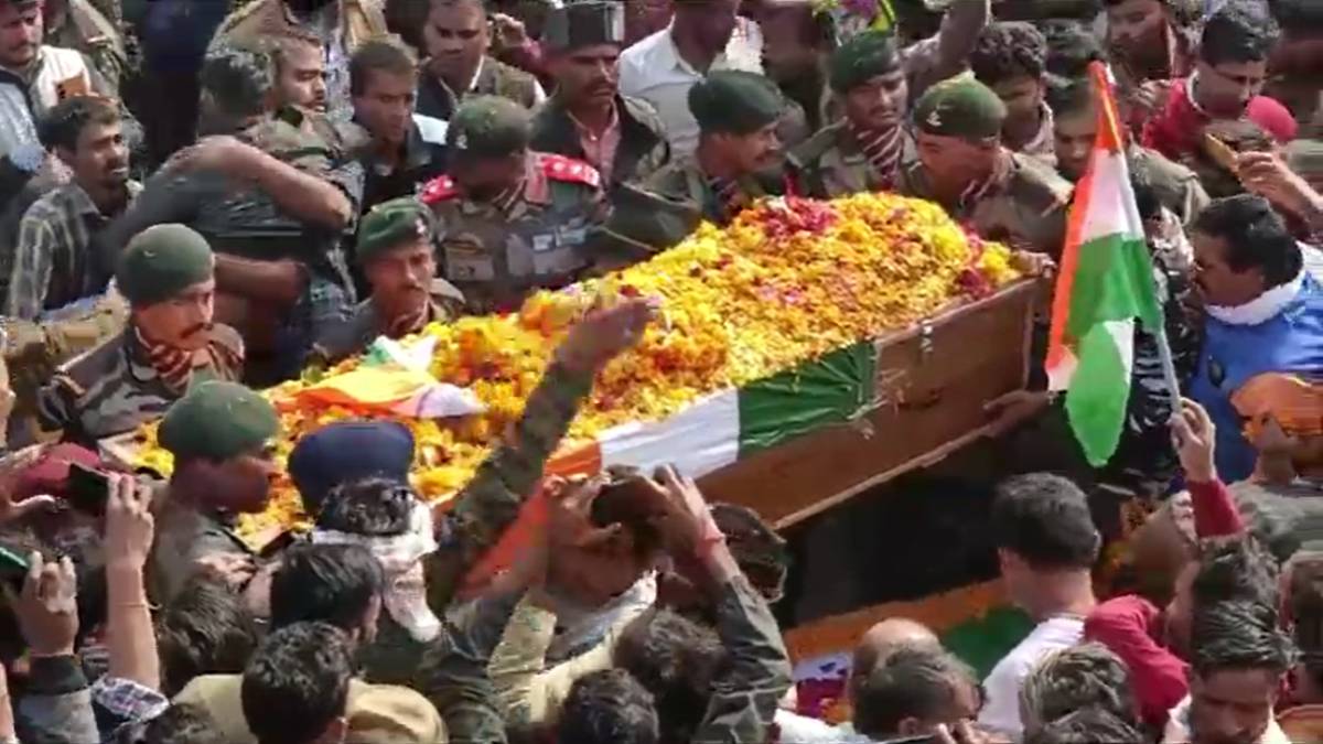 MP का लाल मां भारती की सेवा में शहीदः आतंकियों की गोलीबारी से घायल सैनिक ने तोड़ा दम, सम्मान के साथ सागर में हुआ अंतिम संस्कार, CM मोहन ने जताया दुःख