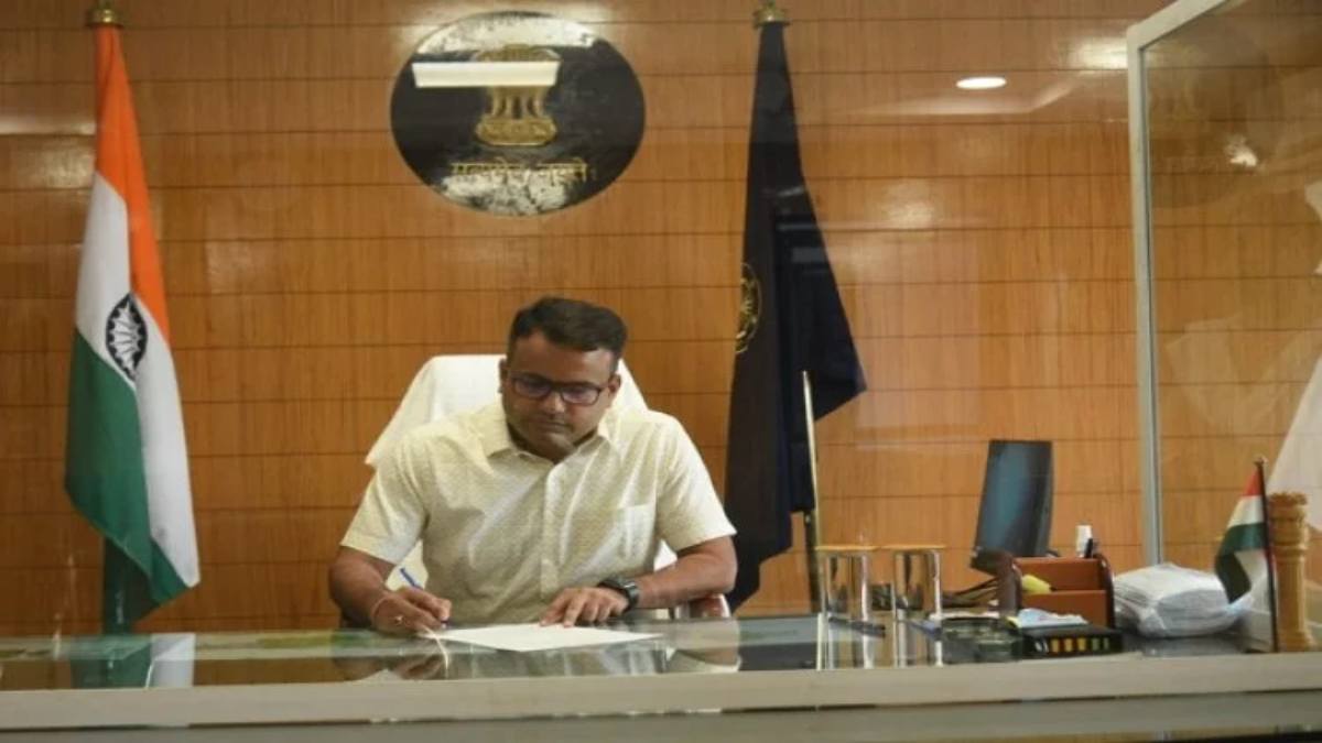 सुचारू रूप से मतदान संपन्न होने पर कलेक्टर ने अधिकारियों, कर्मचारियों और मीडिया प्रतिनिधियों का जताया आभार