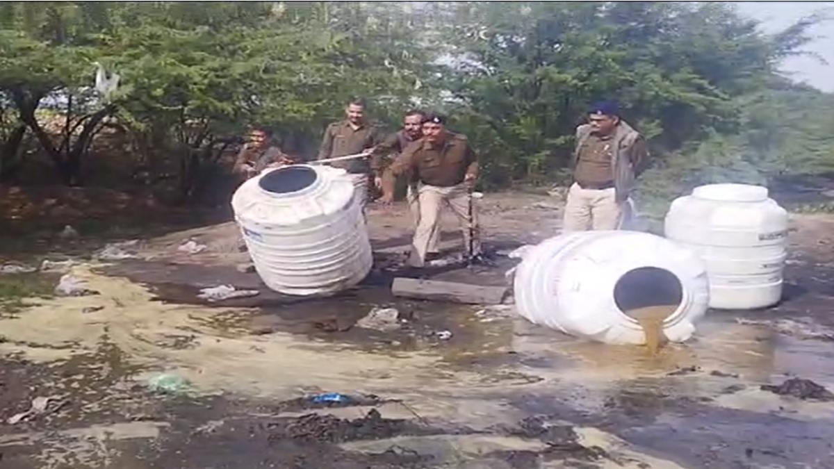 आबकारी की बड़ी कार्रवाईः 45 लाख की कच्ची शराब पकड़ी, 45 हजार किलो गुड़ लाहन और 200 लीटर हाथ भट्टी मदिरा बरामद, सभी आरोपी मौके से फरार