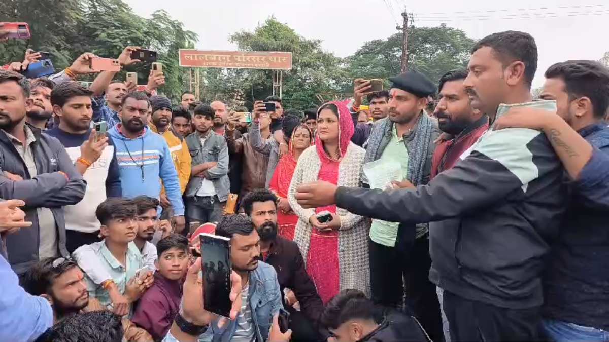 सुखदेव सिंह गोगामेड़ी की हत्या के विरोध प्रदर्शन तेज: धार में करणी सेना ने SDM और ASP आवेदन देकर की कार्रवाई की मांग