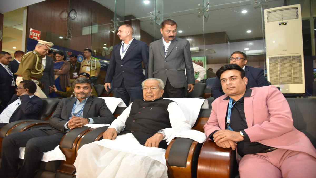 IND vs AUS 4th T-20 : मैच देखने स्टेडियम पहुंचे राज्यपाल विश्वभूषण हरिचंदन, खिलाड़ियों का बढ़ाया उत्साह