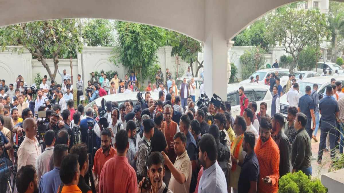 23 के रिजल्ट से 24 की उम्मीदः भाजपा के दिग्गज नेताओं से मिलने पहुंचे सभी विधायक, माथुर बोले- CG की समृध्दि के लिए अभी से ही जुट जाएं